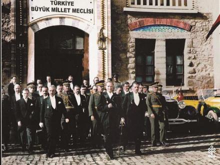 凯末尔·阿塔土克与土耳其议会成员（1930年）