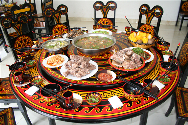 彝 族 特 色 餐 