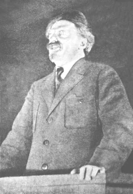 1926年3月，托洛茨基在工会大厦的一次会议上发表讲话 