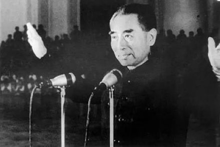 1964年周总理宣布中国第一颗原子弹爆炸成功