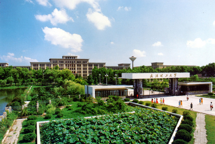 余家头校区校门 
