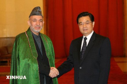 2006年，胡锦涛会见访华的卡尔扎伊