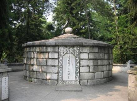衣冠冢