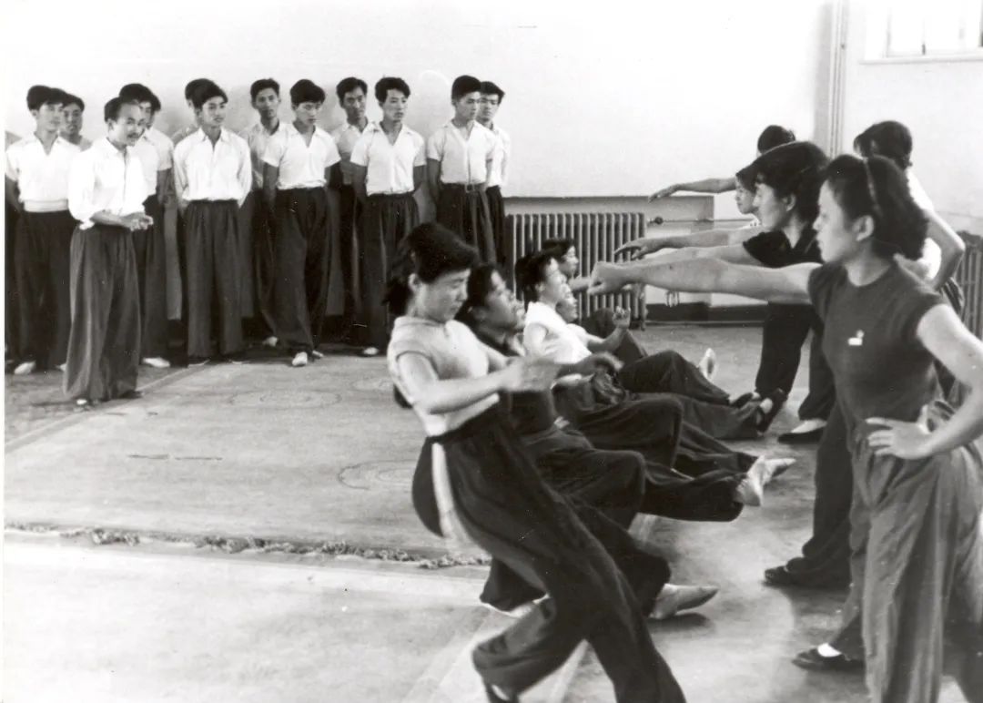 1961年，表演系师资训练班上形体课