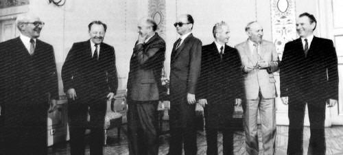 1988年7月16日七国首脑出席华约会议时合影