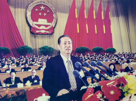 姜春云同志在九届全国人大二次会议上作工作报告