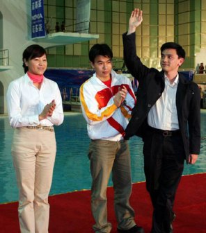 2004年参加中国国际跳水系列国籍大奖赛暨国际跳水冠军巡回赛