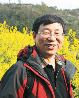 张培震