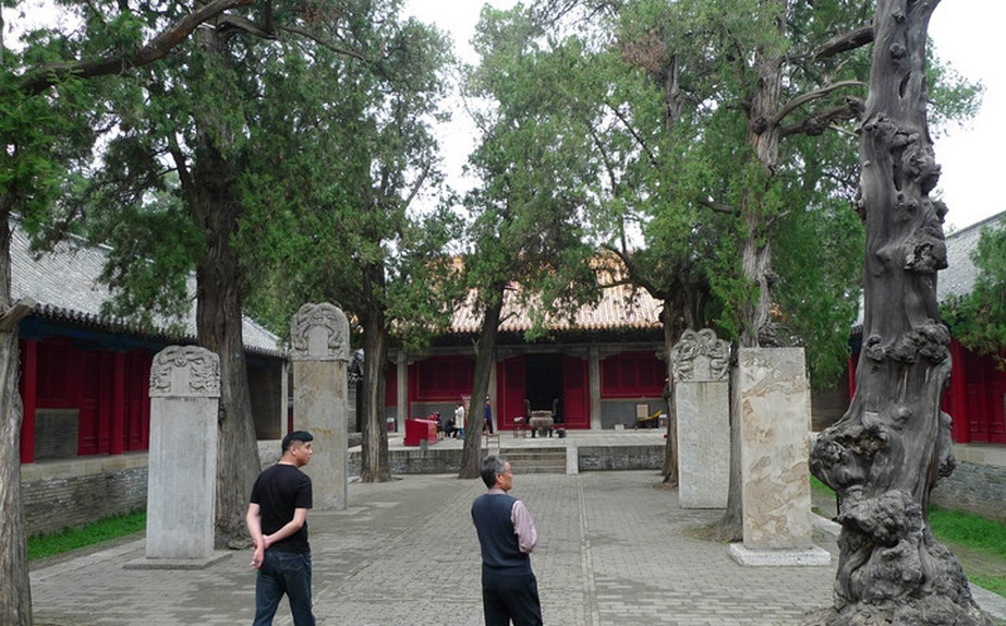 尼山文庙古碑与古柏