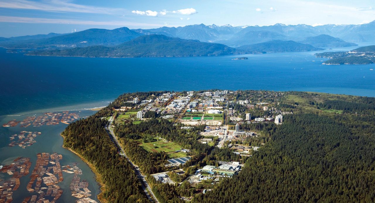 坐拥美丽海滩的UBC校园