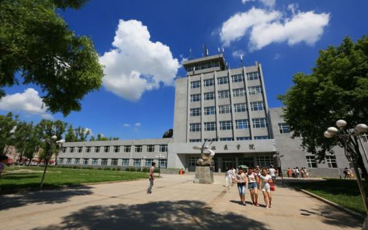 黑龙江护理高等专科学校外景