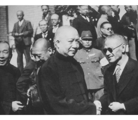 王克敏（右一）与梁鸿志