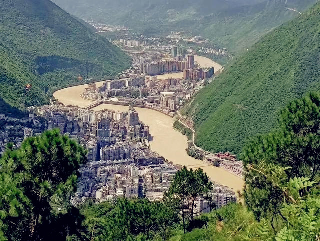 泸定县城