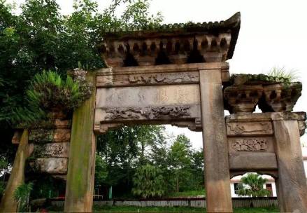 峨眉山灵岩寺石牌坊