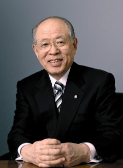 2001年诺贝尔化学奖得主,名大教授野依良治