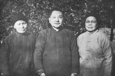 邓小平和夫人卓琳在江西新建县望城岗（1972年）