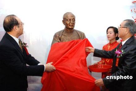 文学馆林语堂塑像揭幕 
