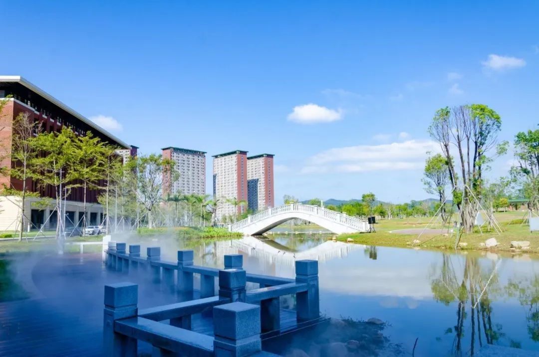 中山大学深圳校区济世桥 