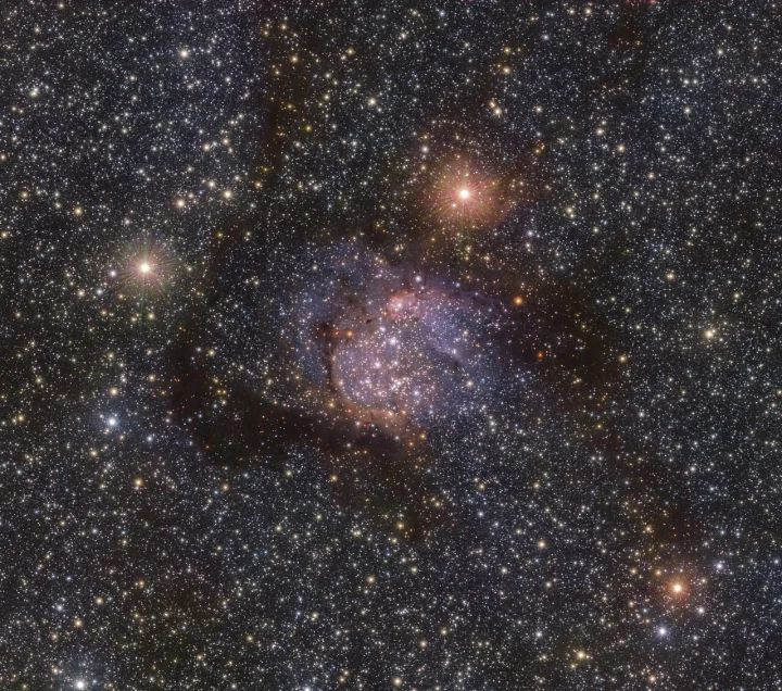 欧洲南方天文台拍摄到 6000 光年外的巨蛇座星云 Sh2-54 新照片