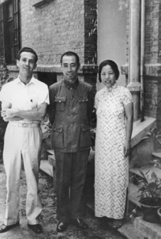 周恩来和邓颖超会见美国记者斯诺