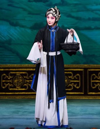 《武家坡》，白金饰王宝钏