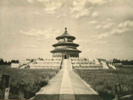 1927年出版的《燕京盛记》内页之祈年殿