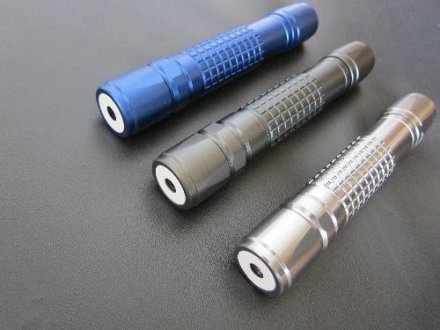 图1  激光器