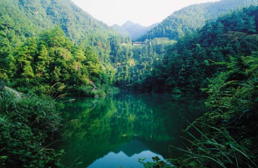 四明山碧绿湖