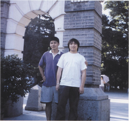 98届王晨（右）、谭伟（左）双双考入清华大学