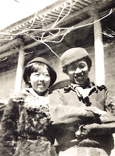 1938年，萧红、端木蕻良摄于西安