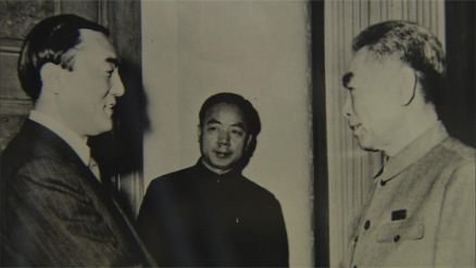周恩来会见中曾根康弘