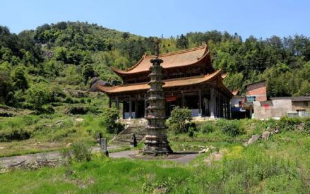倪下石塔