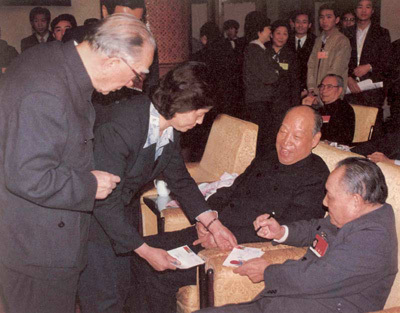 邓小平为人民代表签名（1988年）