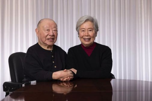 2023年初，许倬云和妻子孙曼丽