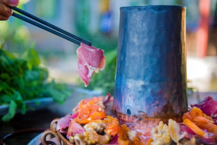 米易铜火锅煮食