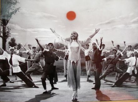 石钟琴在芭蕾舞《白毛女》中饰演“白毛女”