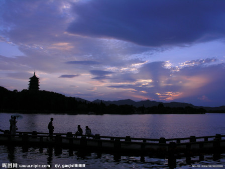 雷峰夕照