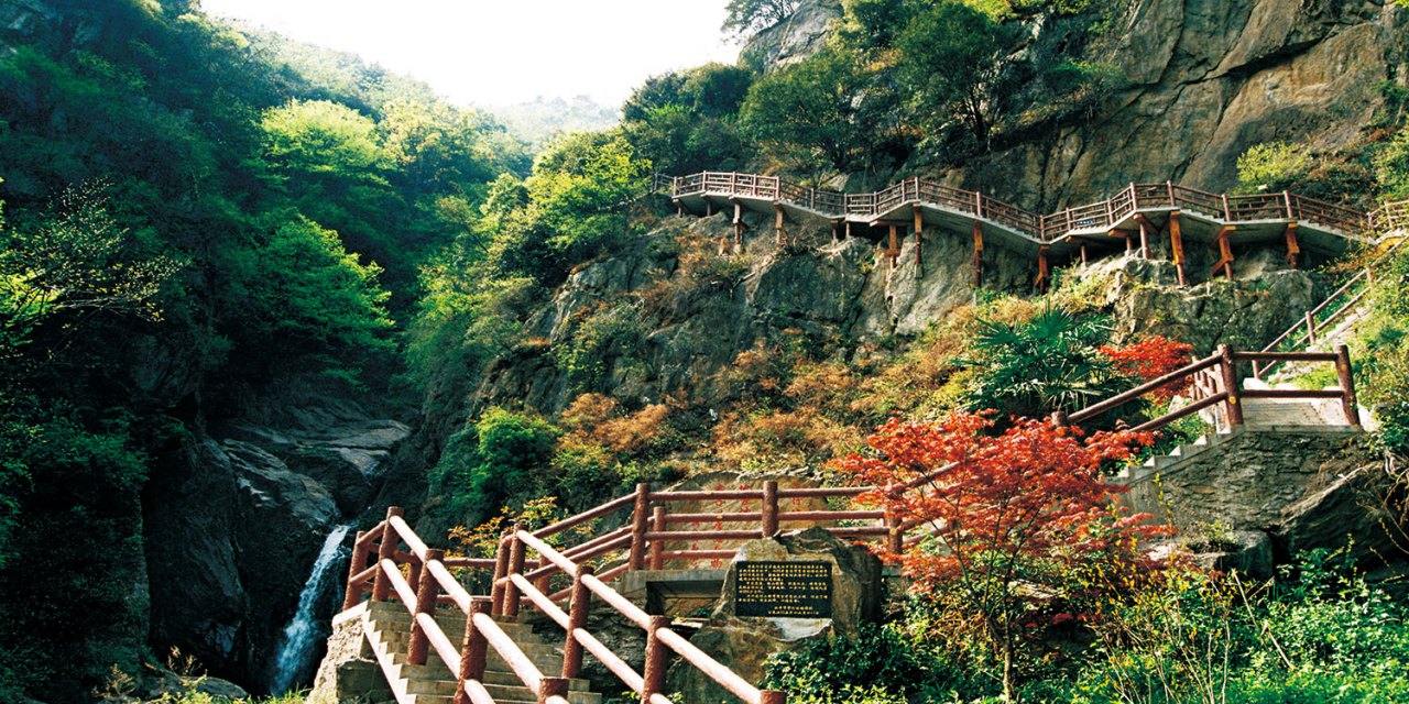  褒河森林公园