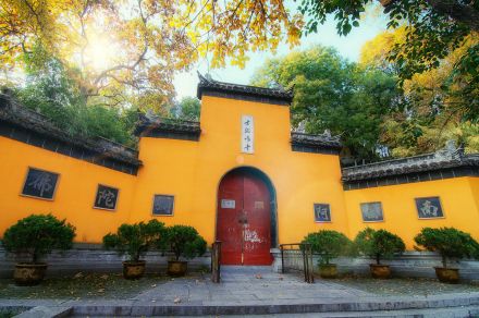古鸡鸣寺