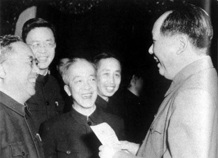 毛泽东会见童第周等科学家