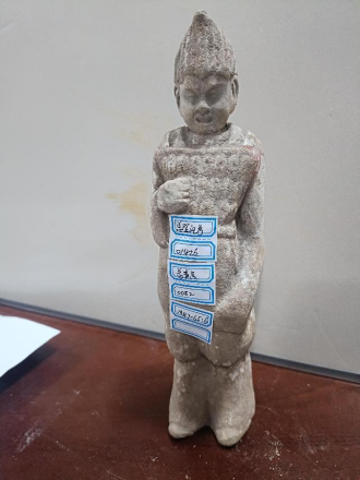 彩绘立式俑
