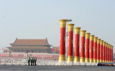 天安门广场与民族团结柱