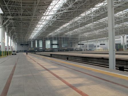 南北纵贯尽头式站场
