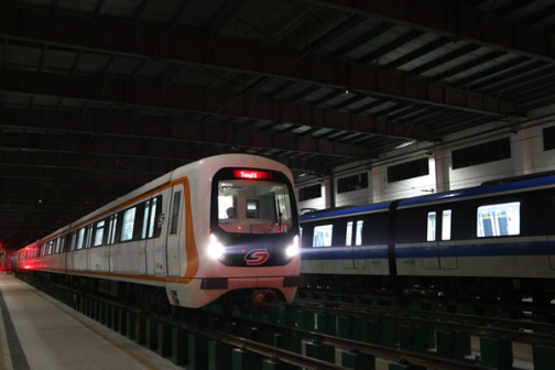 0301车从天鹅荡停车场L9B道驶出