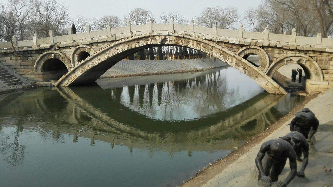 弘济桥及纤夫雕像