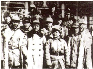 1940年2月，“晋西事变”后与新军领导合影