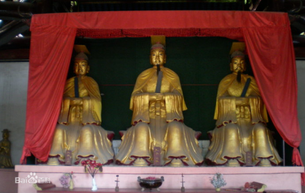 大成殿内塑像