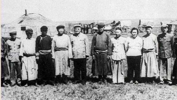 刘伯承在内蒙古视察