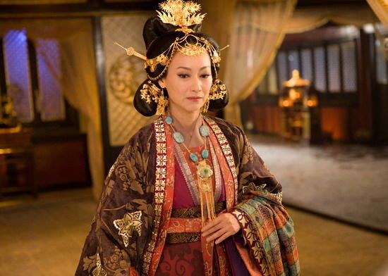 《倾世皇妃》中饰演杜飞虹