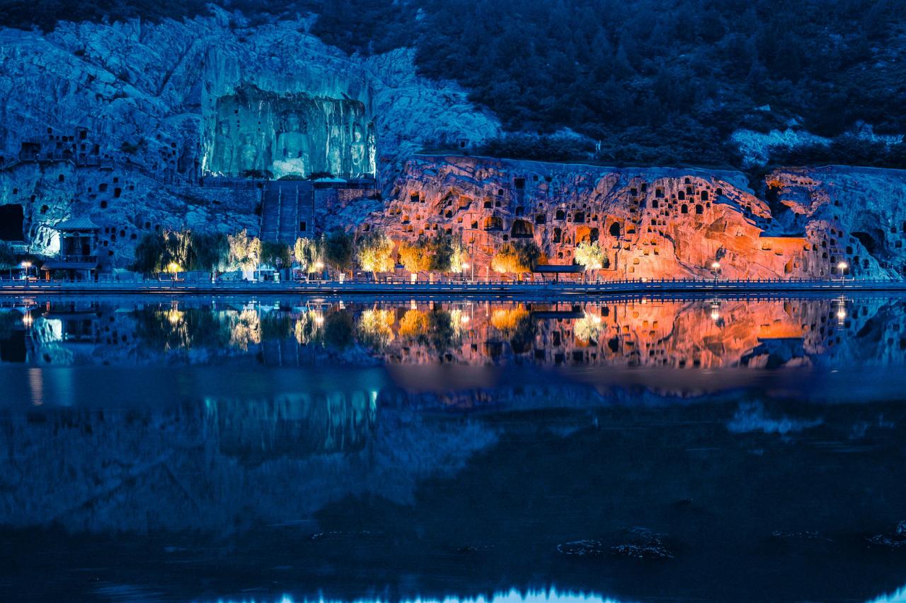 龙门石窟夜景